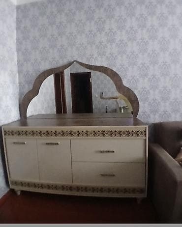 saxlama qabları: Zövqlü qonaq otağı mebel dəsti - Vitrin şkaf: Şüşə qapılı, 3 rəfli — 2