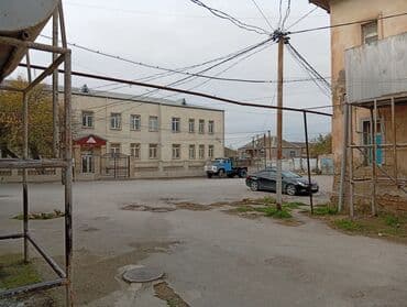 xacmaz torpaq bazarında: 3 sot, Tikinti — 3