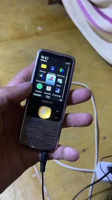 data modem sim card: Nokia 6700 Slide, Düyməli — 1