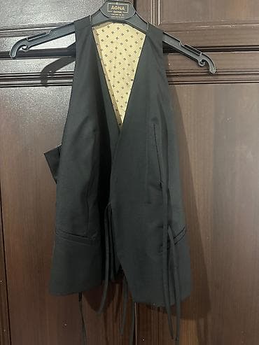 Жилет с подаесками
XS/S
Like New
160 azn