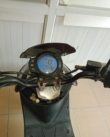 gence traktor zavodu yeni qiymetleri: Skuter – Aerox Ares model - Rəng: boz-gümüşü gövdə, qara üst panel — 6