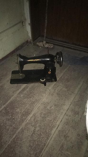 tikis: Mexaniki tikiş maşını – klassik, masaüstü korpusda. Xüsusiyyətlər: - — 1