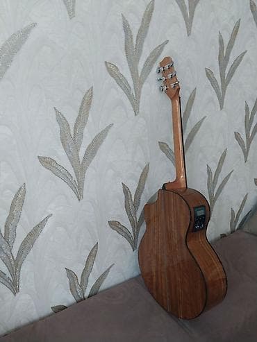 elektro akustik gitara: Elektro-akustik gitara – cutaway korpuslu - Korpus: jumbo/GA tipli — 2