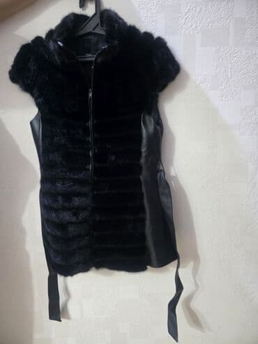 женские шапки из чернобурки: Жилет, XL, цвет - Черный — 1