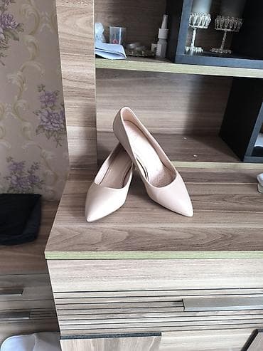 Bej rəngli qadın klassik tuflilər - Rəng: açıq bej (nude), universal — 2