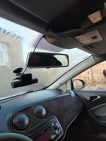 masin ucun bantik: Seat Ibiza, ağ rəng, hetçbek gövdə. Xüsusiyyətlər: - Kompakt şəhər — 3