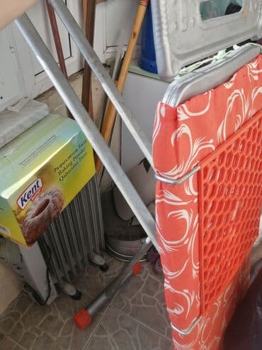 вешалка для брюк и рубашек напольная: Dəmir konstruksiyalı ütü masası - Möhkəm metal karkas, sabitlik üçün — 1