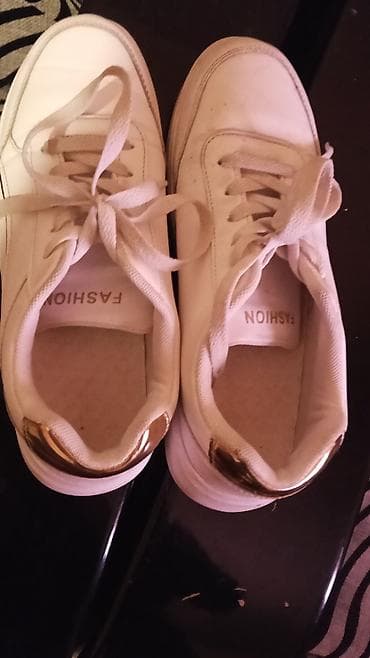 красовка: Ağ rəngli casual krossovkalar - Model: Aşağı profilli sneaker — 4