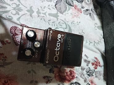 ucuz gitaralar: BOSS OC-2 Octave — klassik oktaver pedalı. - Alət: elektrik gitara — 2
