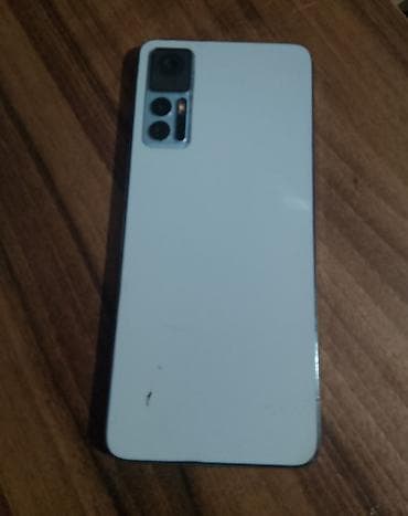 TCL 30 5 g telfon çiçək kimidir bir problemi kalonkasi cizildayir oda