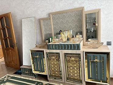 drel dəsti: Qonaq otağı üçün dekorativ mebel dəsti Tərkib: - 2 qapılı vitrin — 2