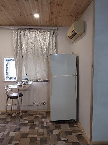 1 otaqli kohne binada ev: Kirayə üçün ayrıca girişli mansard tipli studiya - Üst mərtəbədə — 6