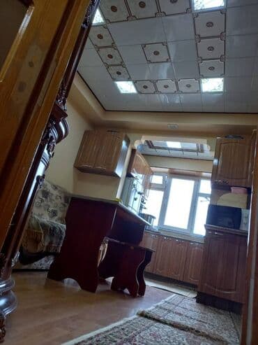 ucbucaq evlər: Bakı, 3 otaqlı, Köhnə tikili, m. Xalqlar Dostluğu, 78 kv. m — 3