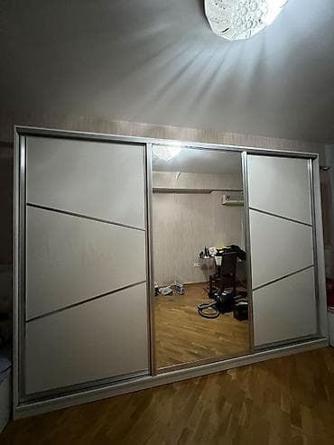 şkafı: İşlənmiş, 3 qapılı, Güzgülü, Ağ, Digər material, Kupe, Düz dolab — 2