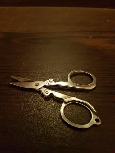 xarı bülbül icon: ● Qayçı ● Nerj. Uzunluğu : 8 sm. Qiyməti : 5 azn — 6