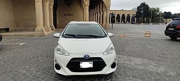 Toyota Aqua Hybrid hatchback - Kuzov: 5 qapılı kompakt hatchback -