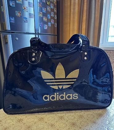 İdman çantaları: Adidas Originals Trefoil əl çantası - Rəng: qara, parlaq vinil səth - — 3