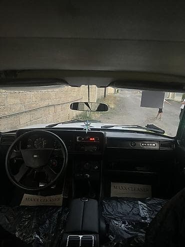 vaz 2101: VAZ 2107 sedan – ağ rəngli, klassik kuzov dizaynı ilə. Azərbaycan — 7