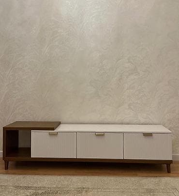 metbex mebili: Düz TV altlığı, Polkalı, Laminat — 1