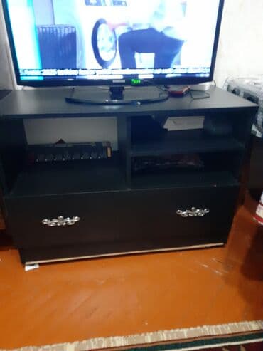 İşlənmiş, Düz TV altlığı, Polkalı, Taxtalı lalafo.az -da İşlənmiş, Düz TV altlığı, Polkalı, Taxtalı