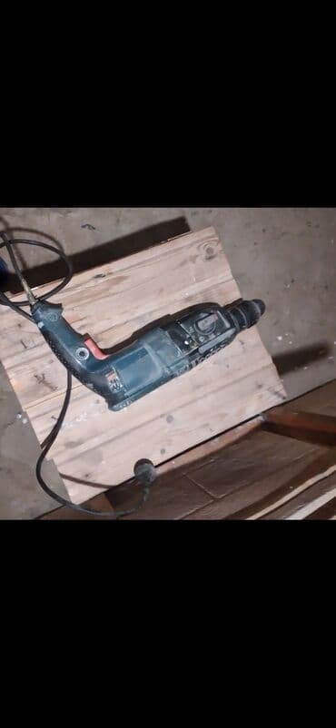 Перила: Perforator Güclü zərbə mexanizmi: beton, kərpic və daşda dəlik açmaq — 2