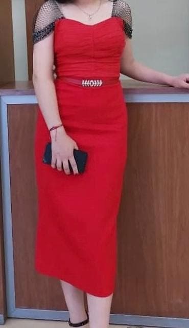 95 manata alınıb. 1 dəfə geyinilib. 30 manata satılır. Qırmızı rəngdə — 2