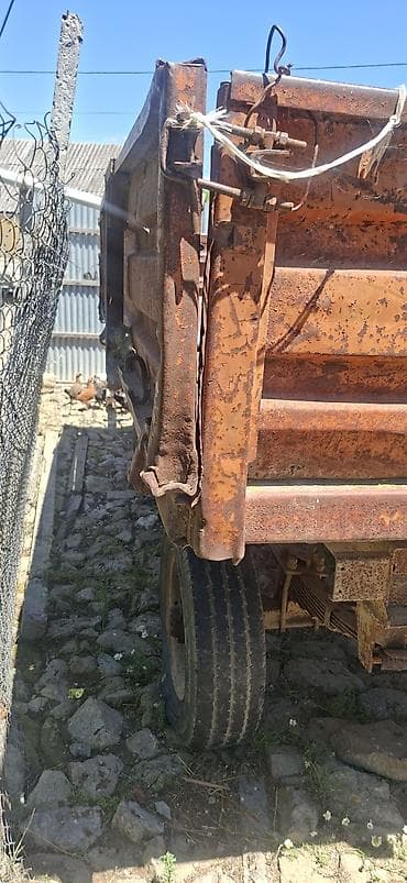 jac t8 ehtiyat hisseleri: Təsvir: - İkioxlu kənd təsərrüfatı qoşqusu (traktor üçün). - Metal — 3