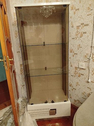 Dolab vitrinləri: Şüşə vitrin dolabı - Material: temperli şüşə qapılar və rəflər, ağ — 1