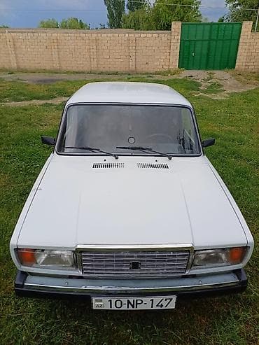byd satisi: VAZ 2107 sedan - Kuzov: klassik, ağ rəng - Ön hissə: xrom radiator — 3