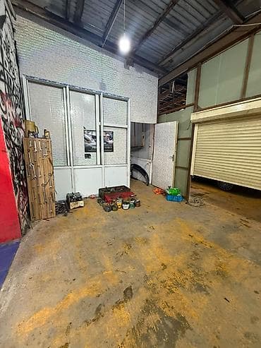 Qarajlar: Şəhərin mərkəzində ( Heyder Eliyev pr. Çinar plazanın yanı)120 m2 — 5