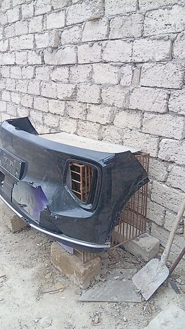 Məhsul: Arxa bamper (avtomobil üçün) Rəng: Qara, parlaq Material