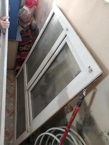 plasdik qapi: PVC pəncərə və qapı dəsti - Ağ rəngli PVC profildən hazırlanmış bir — 4