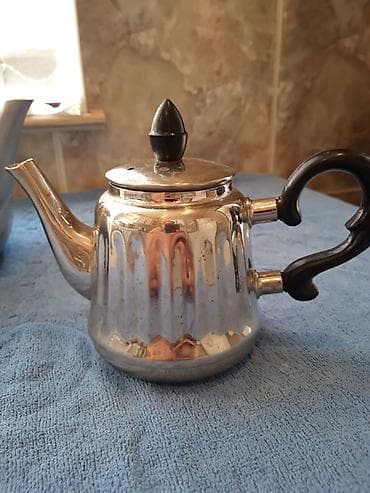 mis caydan: SSRi vaxtının alyuminiy və nikel çaynikləri. hər biri 25 — 3