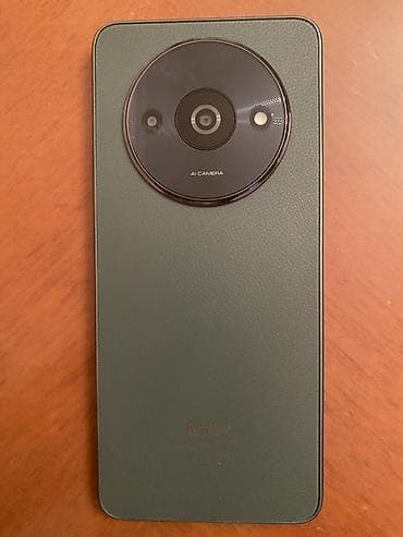 Redmi smartfon - Rəng: tünd yaşıl arxa panel, dəri teksturalı səth -