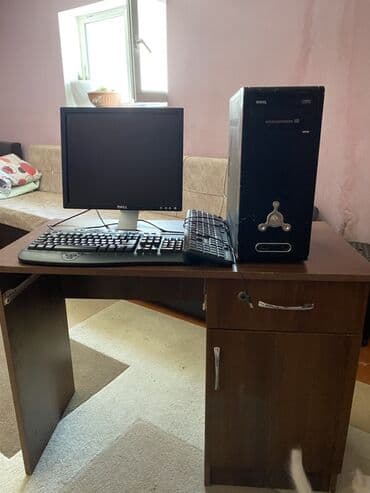 komputer alışı: Bu dəstə Dell monitor, sistem bloku və klaviatura daxildir. Monitor — 2