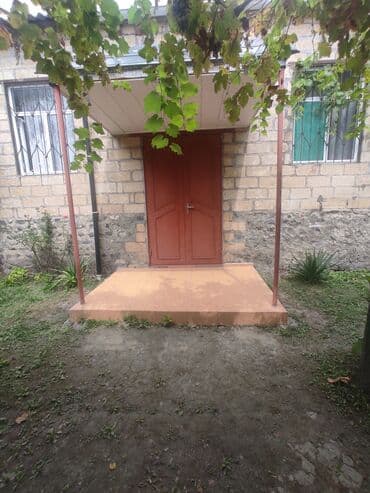 Çobankolun gireceyinde radardan 50 m içəridə, kürsülü, birmərtəbəli