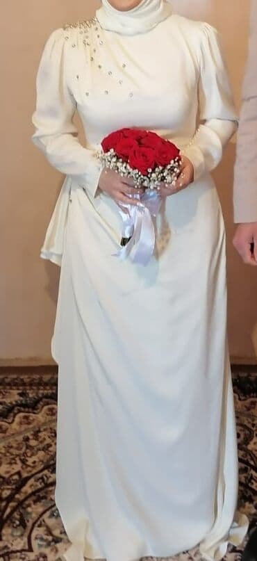 Kürklər: Ağ rəngli zərif gəlinlik – hicablı dizayn 200 manata alinib 100 — 2