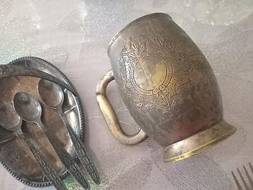 uşaqlar ucun qaşıqlı boşqablar: Antik metal qab-qacaq dəsti - Gümüşü rəngli, üzərində oymalı naxışlar — 2