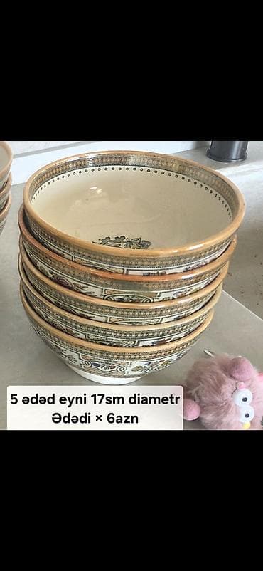 Qab-qacaq və mətbəx ləvazimatları: Keramika kasa dəsti - 3 ədəd böyük kasa: 18 sm diametr, naxışlı — 2
