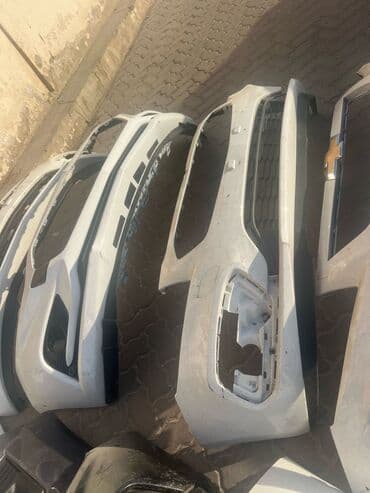 ford fusion qabaq bufer: Müxtəlif markalar üçün olan ağ rəngli avtomobil bamperləri. Bu — 1