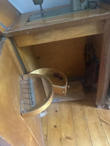 qedmi pullar: Podolsk tikiş maşını – kabinetli model Xüsusiyyətlər: - Brend/model — 2