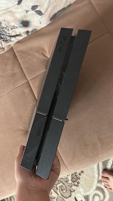 playst: Sony PlayStation 4 (PS4) – original “Fat” model Xüsusiyyətlər: - 500 — 2