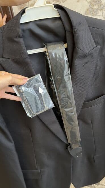 kişi geyimləri: Təzə kostyum. Heç vaxt geyinilməyib. Etiketi üstündə. Ölçü uyğun — 7