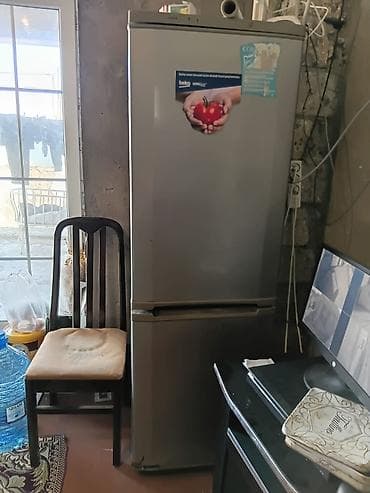 Б/у 2 двери Indesit Холодильник Продажа, цвет - Серый, Встраиваемый — 1