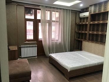 ev menzil: Geniş və işıqlı studiya tipli mənzil. Böyük pəncərələrə malik salonla — 9