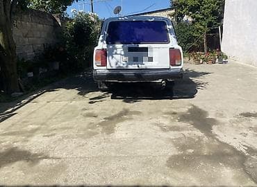 yan guzgulər s: VAZ 2104, ağ rəngli, universal kuzov. Xüsusiyyətlər: - 5 qapılı — 2