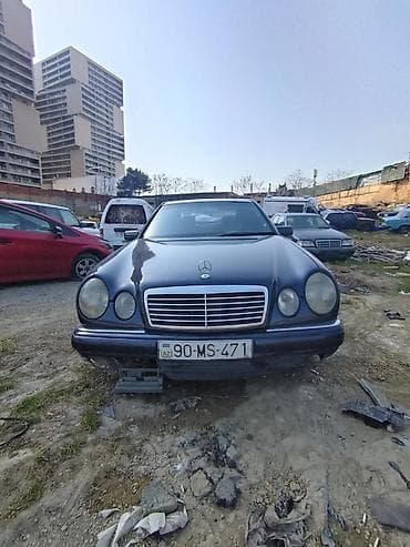 Мототранспорт: Mercedes-Benz E-Class (W210) sedan, tünd göy rəng. - Kuzov: 4 qapılı — 3