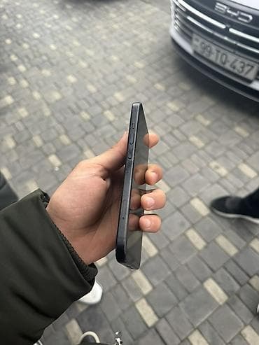 ipad pro 3: IPhone 15, 128 GB, Qara, Face ID — 4