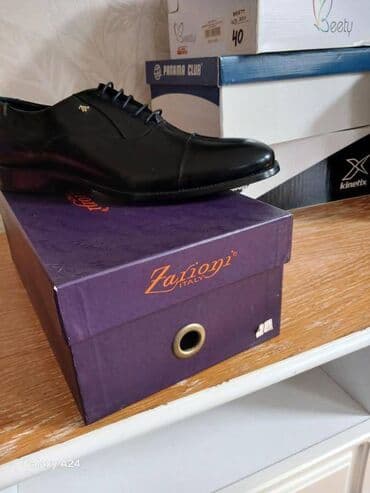 a class makasin qiymeti: Yenidilər,hər biri 42 razmer İtaliya 1 - 90 azn 2 - 120 azn 3 - 120 — 3