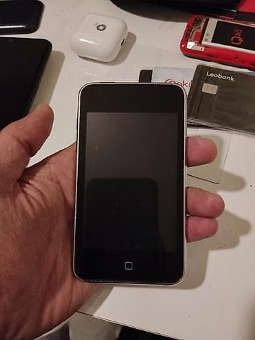 Apple iPod touch – 8 GB • Model: iPod touch (2‑ci/3‑cü nəsil